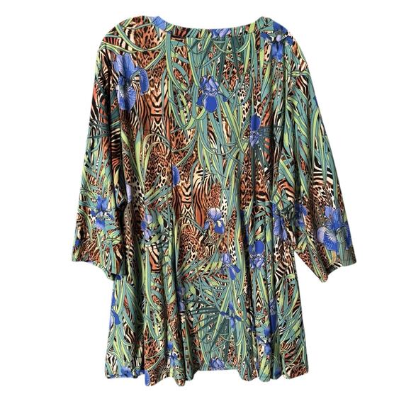 Attitudes by Renee 4X Tropical Print Tunic Top with Pockets and Swing Hem - Picture 6 of 6
